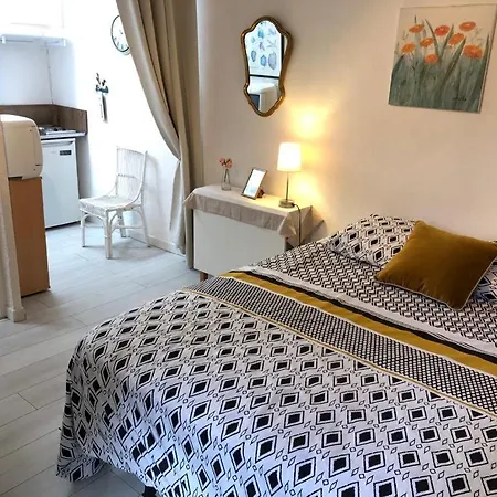 Appartamento Studio De Charme Avec Parking, A 50 M De La Plage De Renecros Et 300 M Du Centre-ville Et Du Port