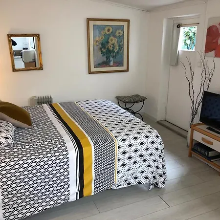 Appartamento Studio De Charme Avec Parking, A 50 M De La Plage De Renecros Et 300 M Du Centre-ville Et Du Port