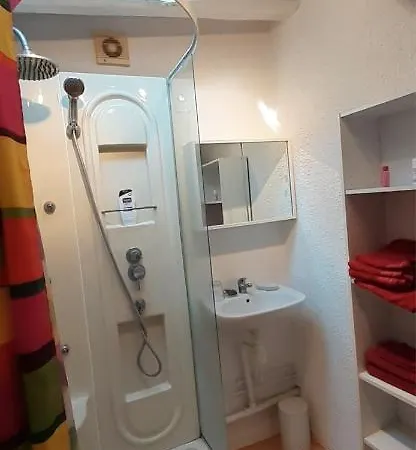 Studio De Charme Avec Parking, A 50 M De La Plage De Renecros Et 300 M Du Centre-ville Et Du Port
